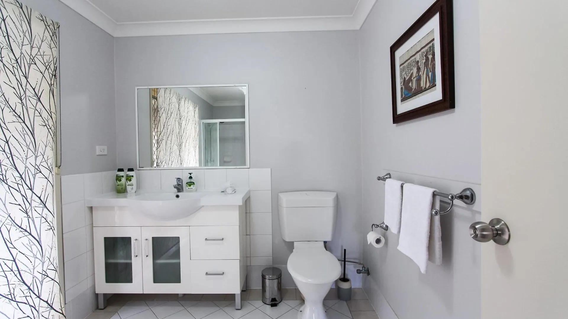 Leafy Retreat Townhouse Near Airport & City Brisbane Apartment
